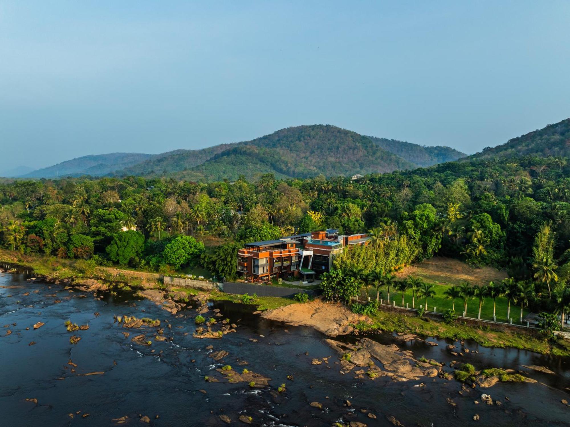 Hotel Sterling Athirappilly Kallana Esterno foto