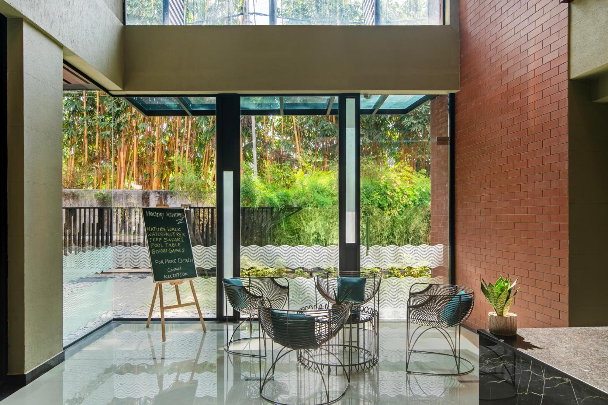 Hotel Sterling Athirappilly Kallana Esterno foto