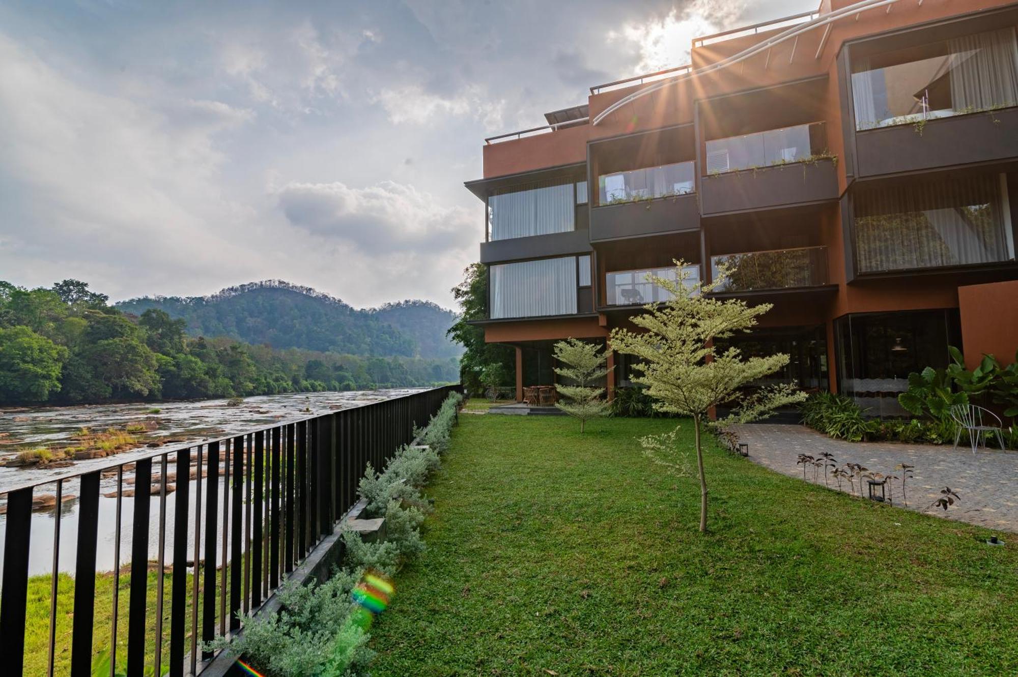 Hotel Sterling Athirappilly Kallana Esterno foto