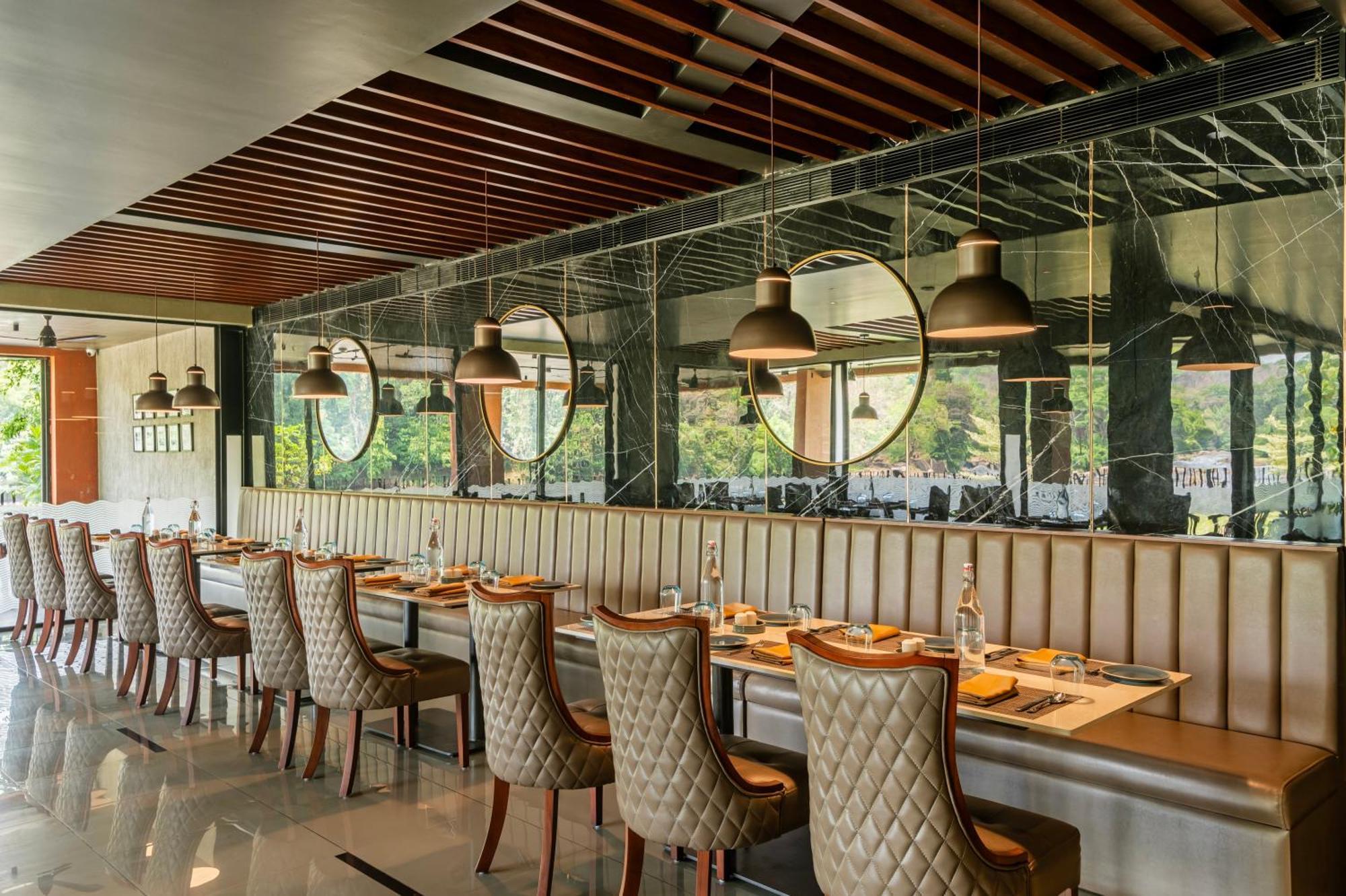 Hotel Sterling Athirappilly Kallana Esterno foto