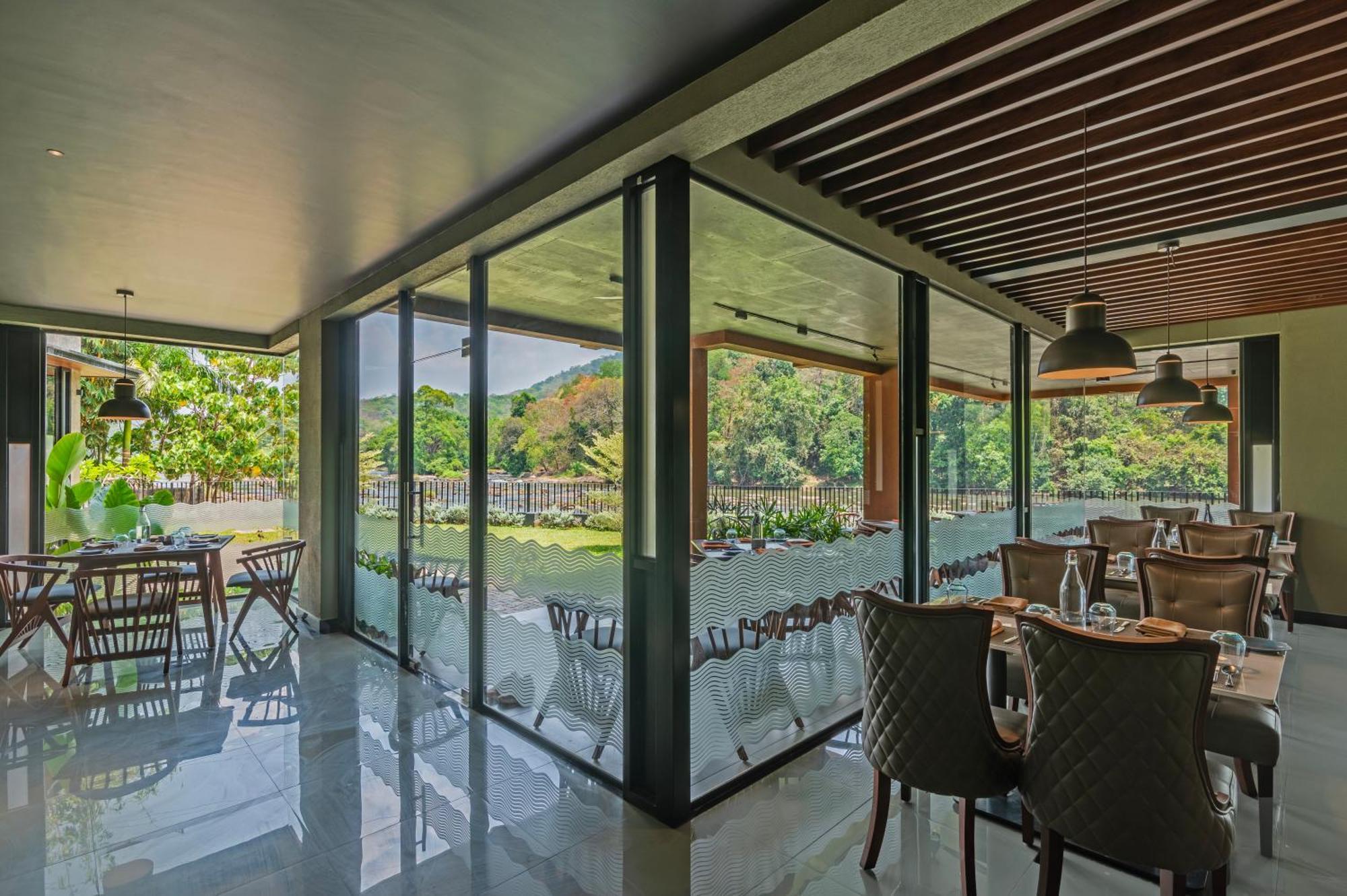 Hotel Sterling Athirappilly Kallana Esterno foto