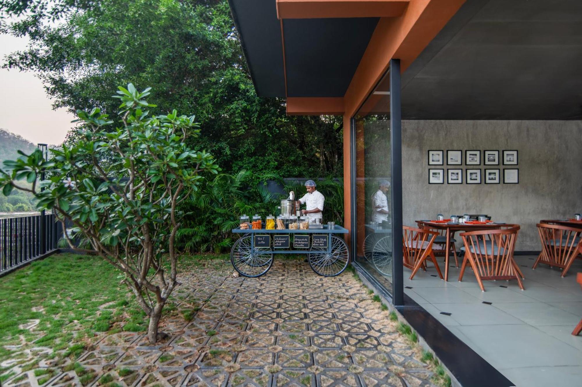 Hotel Sterling Athirappilly Kallana Esterno foto