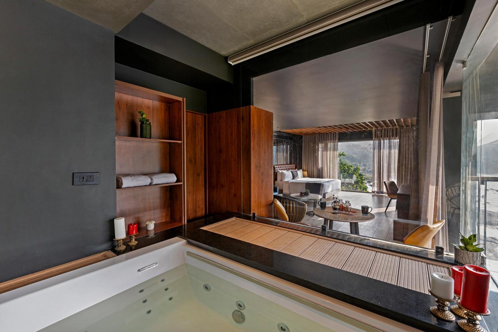 Hotel Sterling Athirappilly Kallana Esterno foto