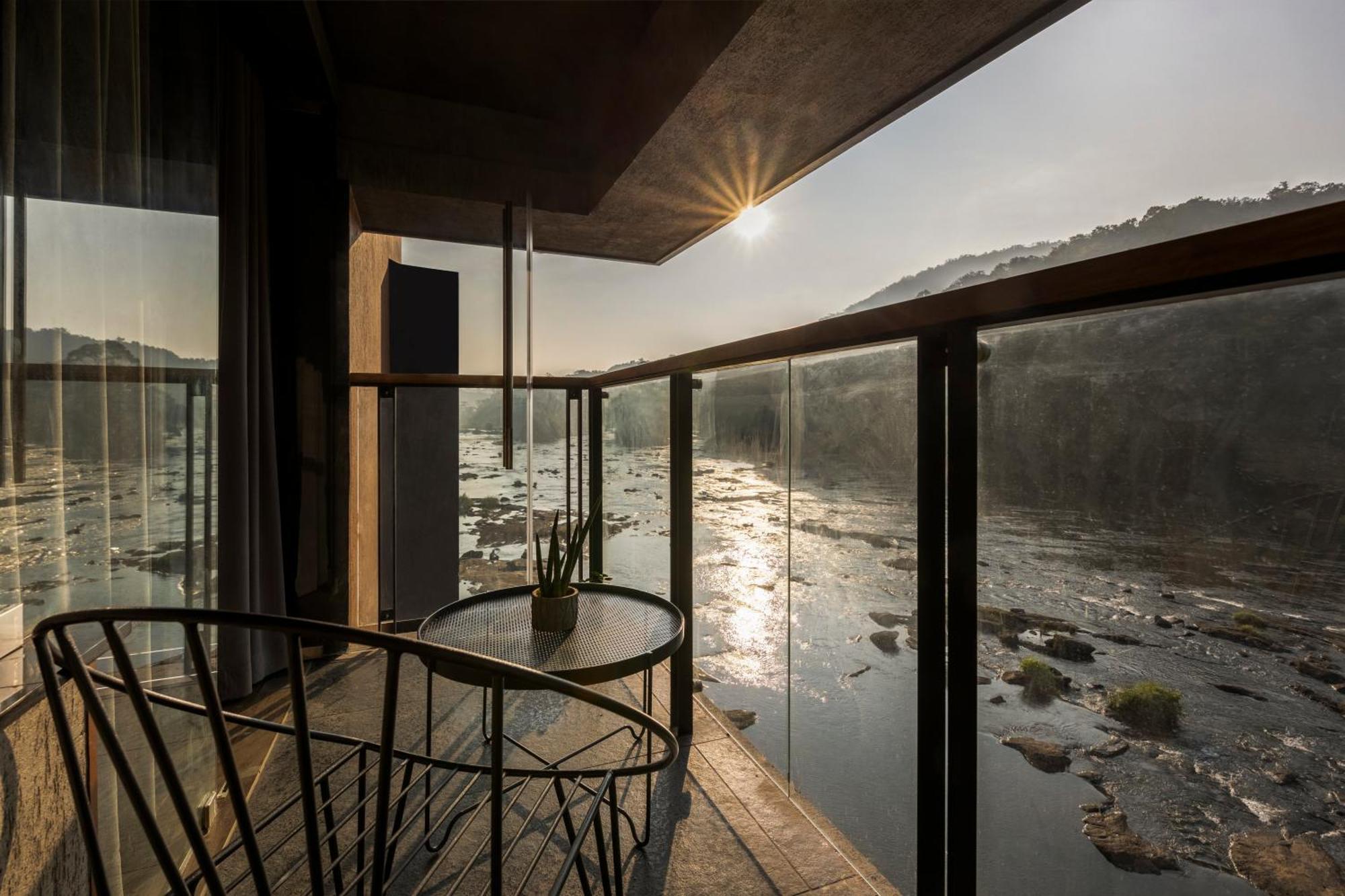 Hotel Sterling Athirappilly Kallana Esterno foto
