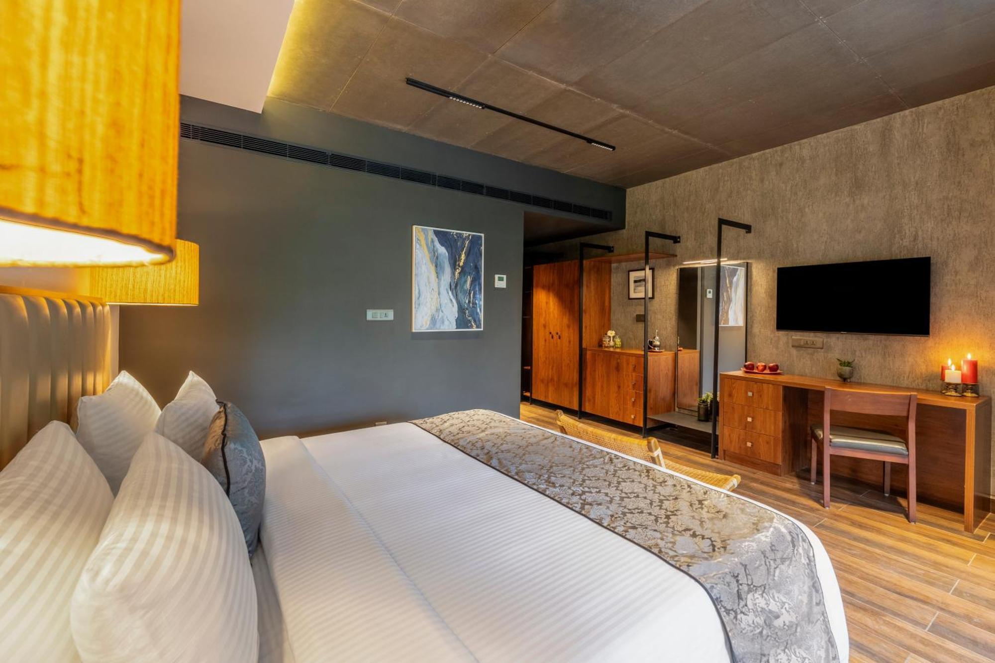 Hotel Sterling Athirappilly Kallana Esterno foto