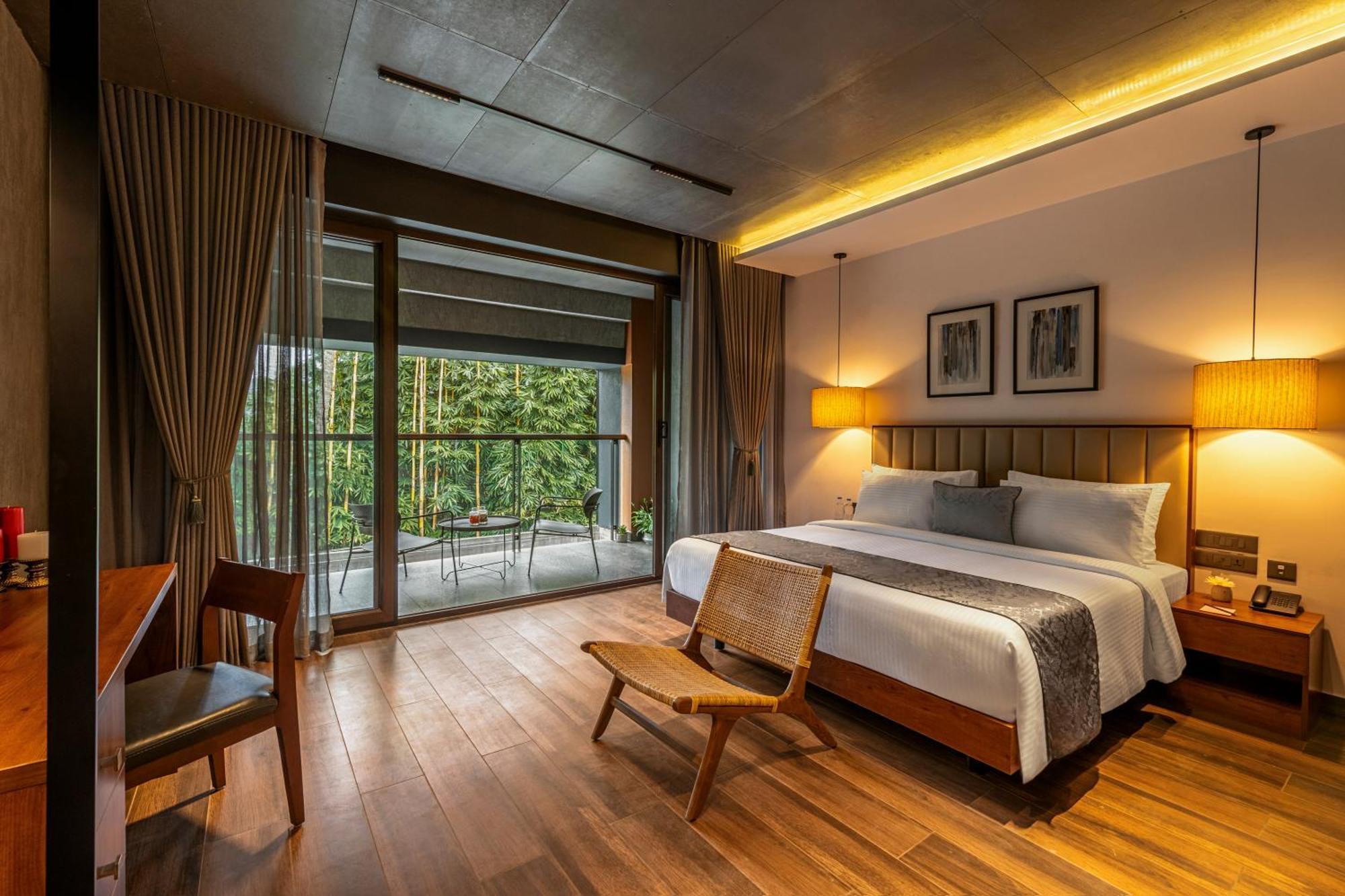 Hotel Sterling Athirappilly Kallana Esterno foto