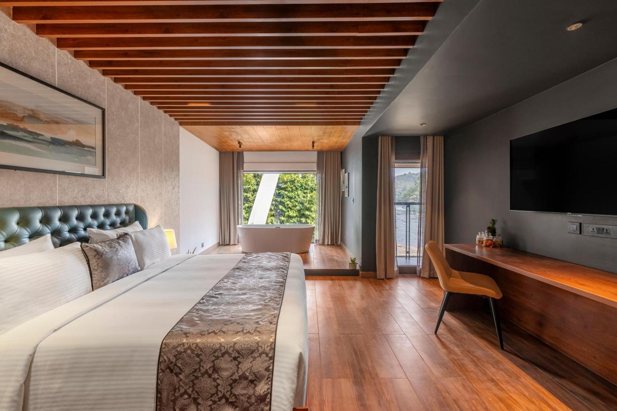 Hotel Sterling Athirappilly Kallana Esterno foto
