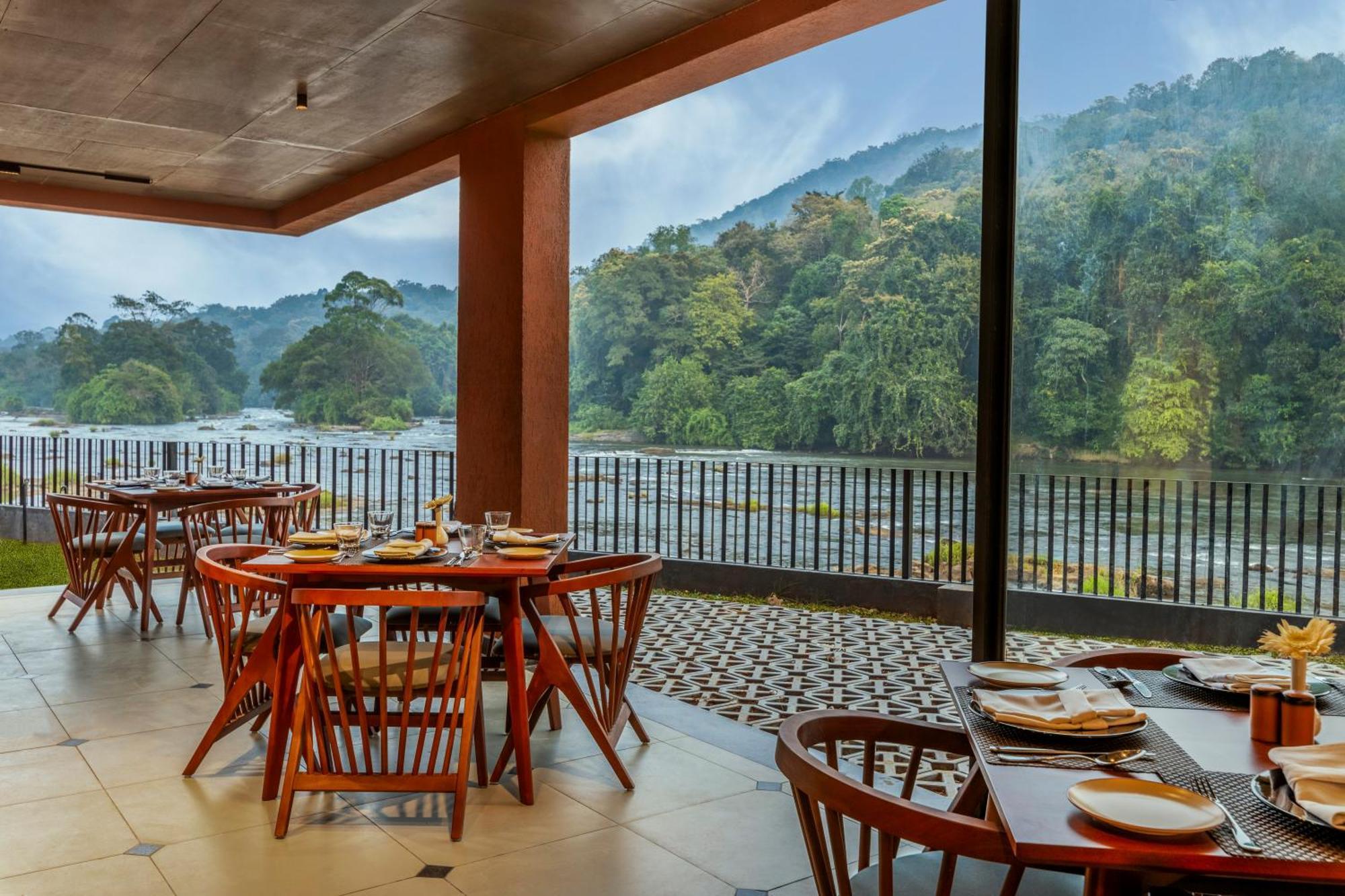 Hotel Sterling Athirappilly Kallana Esterno foto